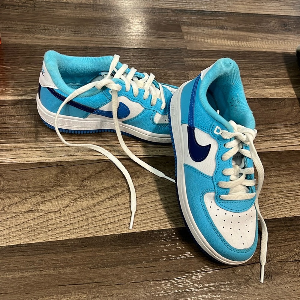 Little boys blue Jr legend 9 club shoes in white and blue, size 1